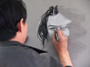 artista pintando retrato