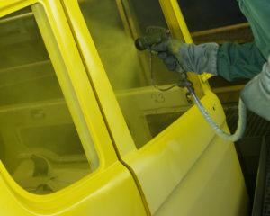 pintar un coche en amarillo