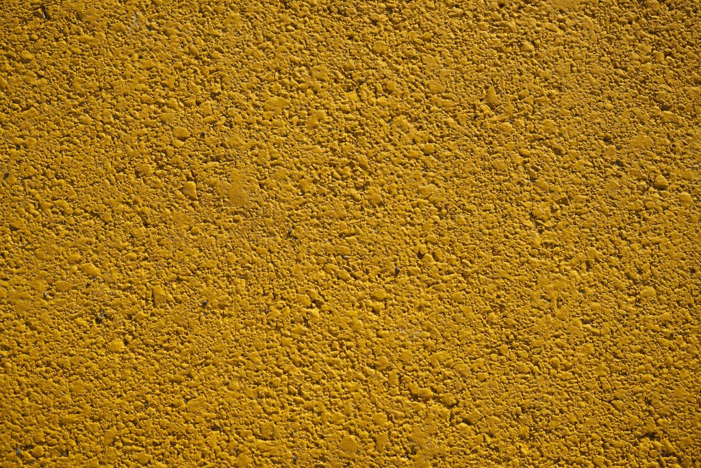 hormigon pintado en amarillo